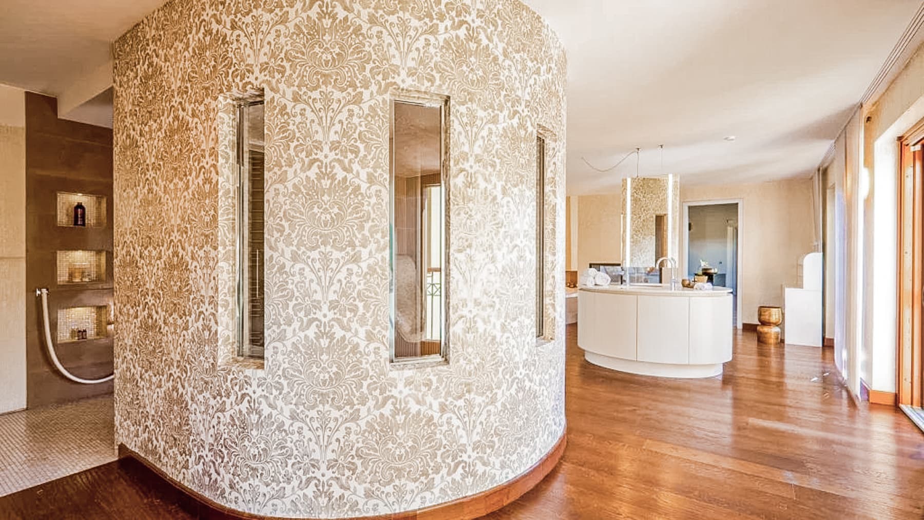 Casale di Lusso nelle Langhe, Serravalle Langhe