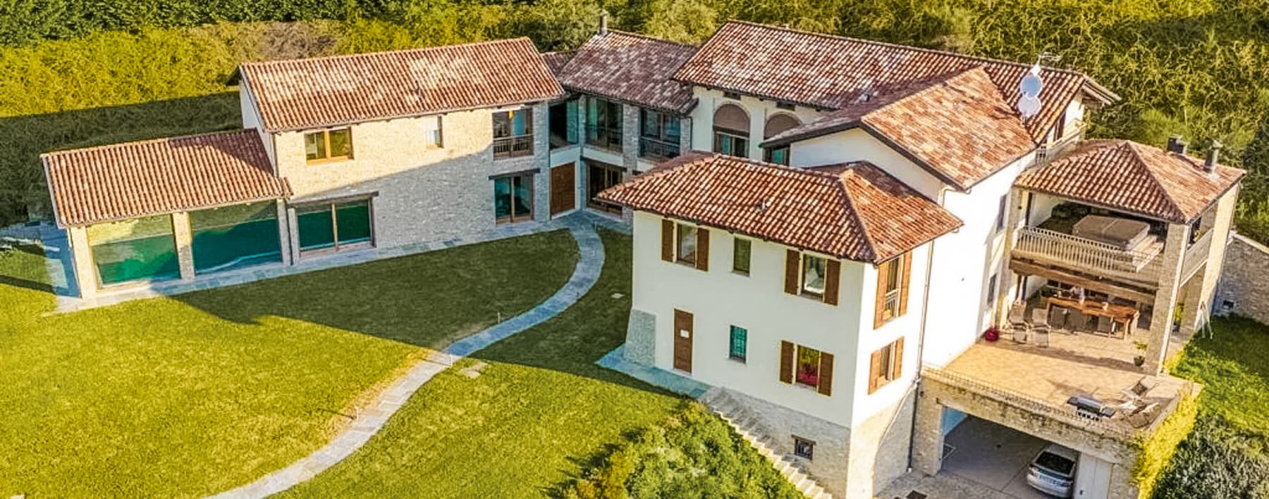 Casale di Lusso nelle Langhe, Serravalle Langhe