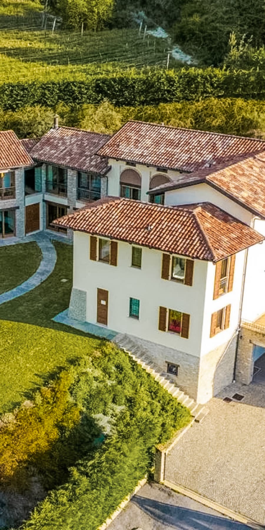 Casale di Lusso nelle Langhe, Serravalle Langhe