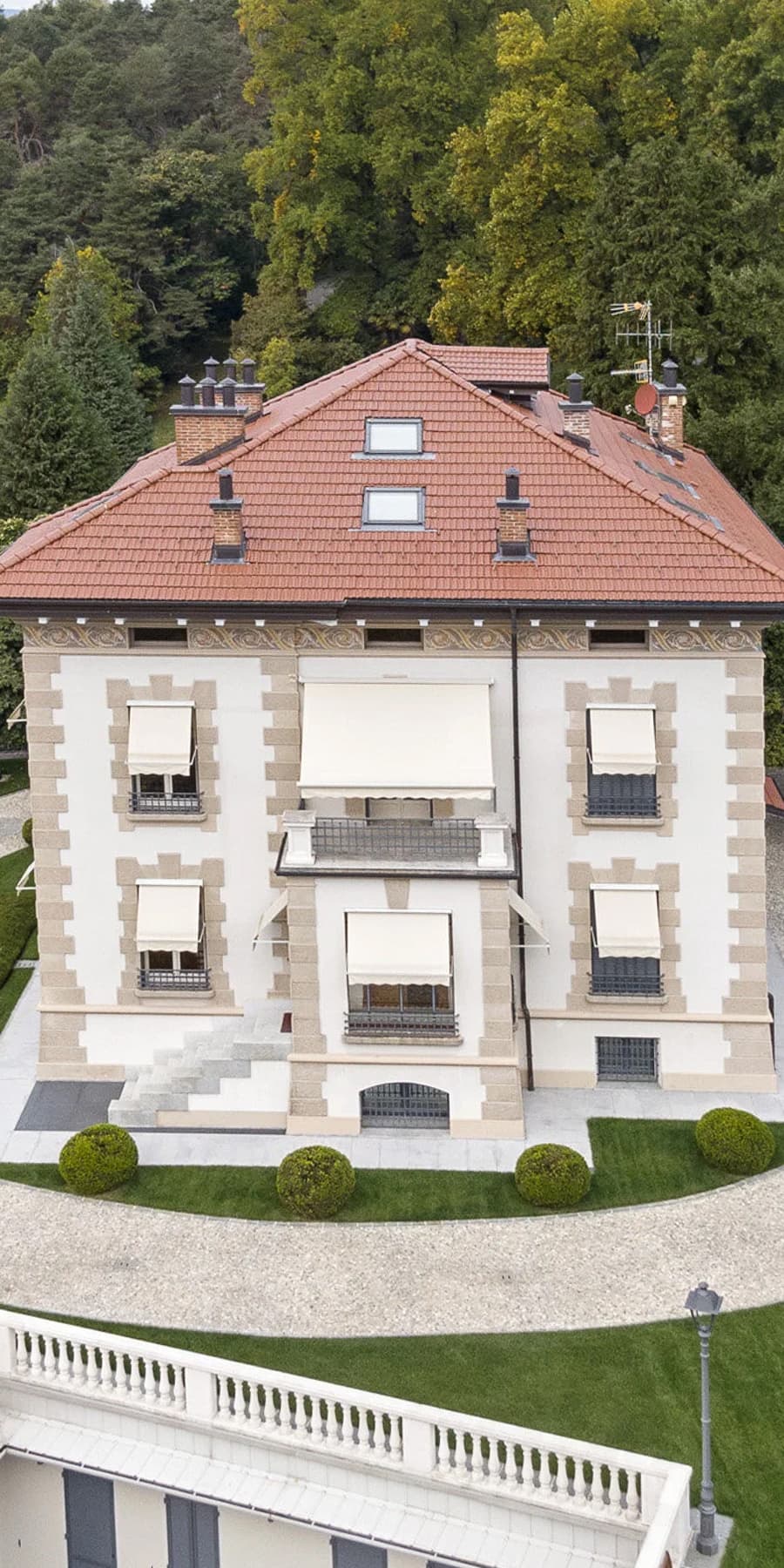 Villa di Lusso a Luino con Vista Lago Maggiore