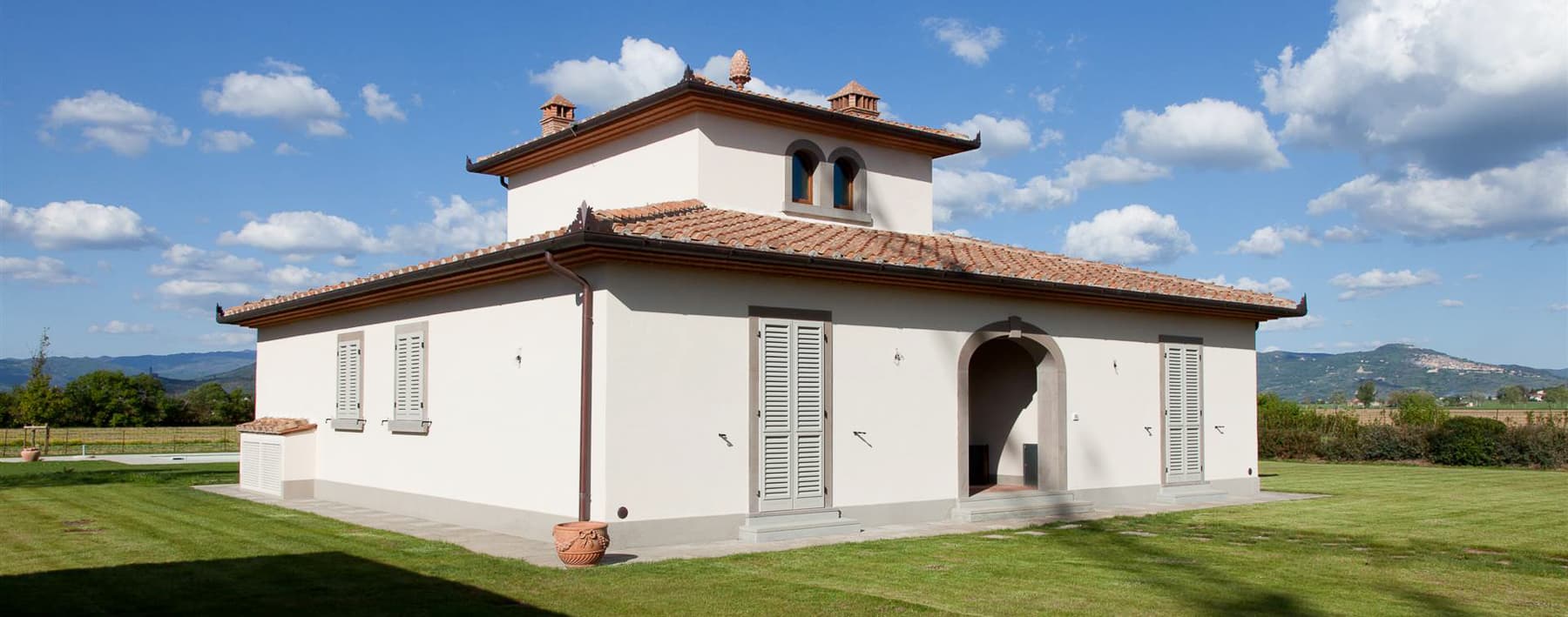 Villa con torretta panoramica a Cortona, Toscana