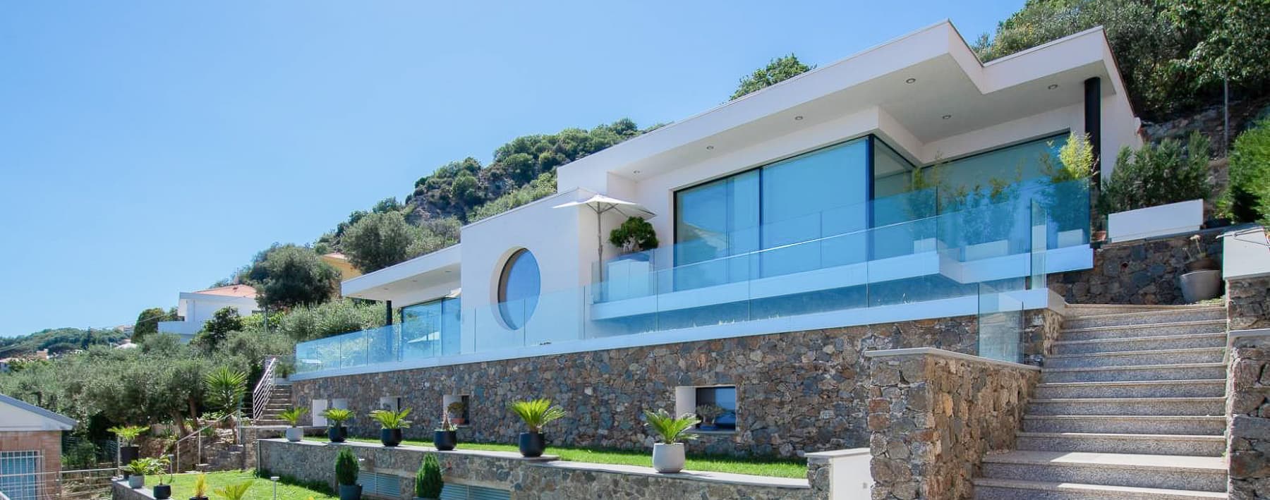Villa di Lusso Vista Mare a Bergeggi, 360 mq Totali