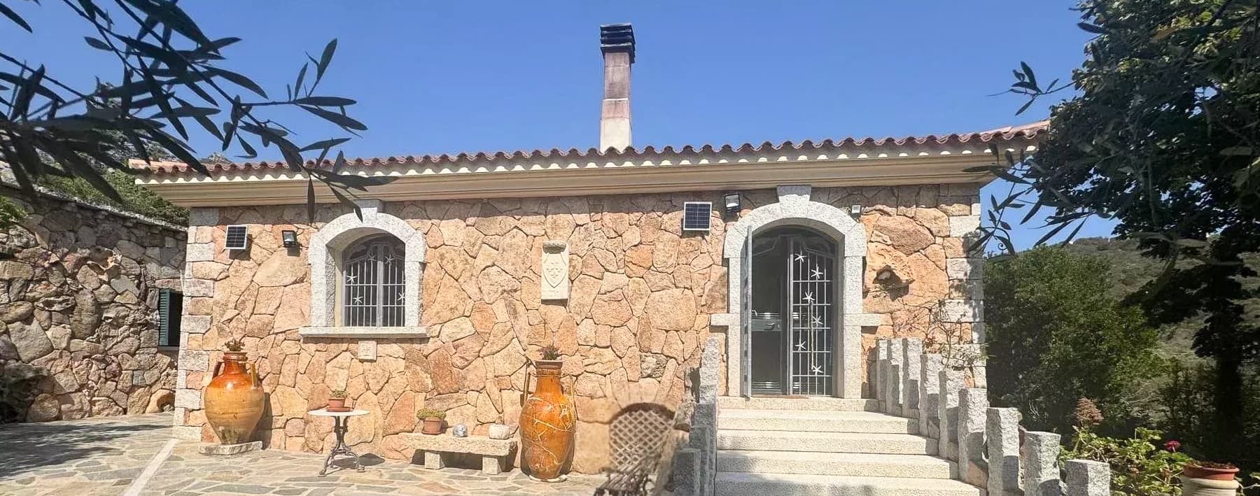 Villa in pietra con vista mare a Olbia, Sardegna