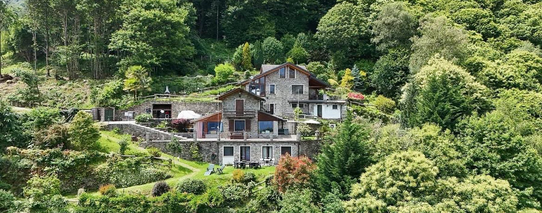 Villa in pietra, vista lago a Pianello del Lario, 120 mq