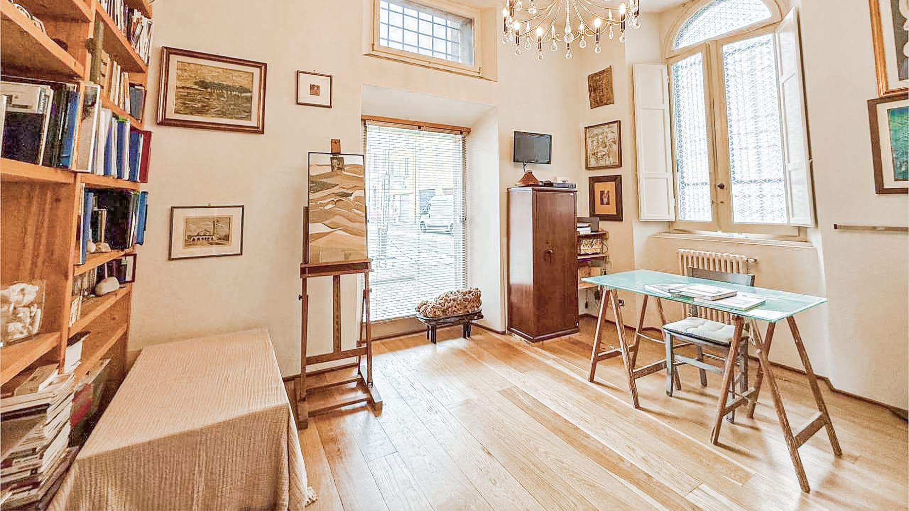 Historic Apartment in Ravenna, Emilia-Romagna Gem