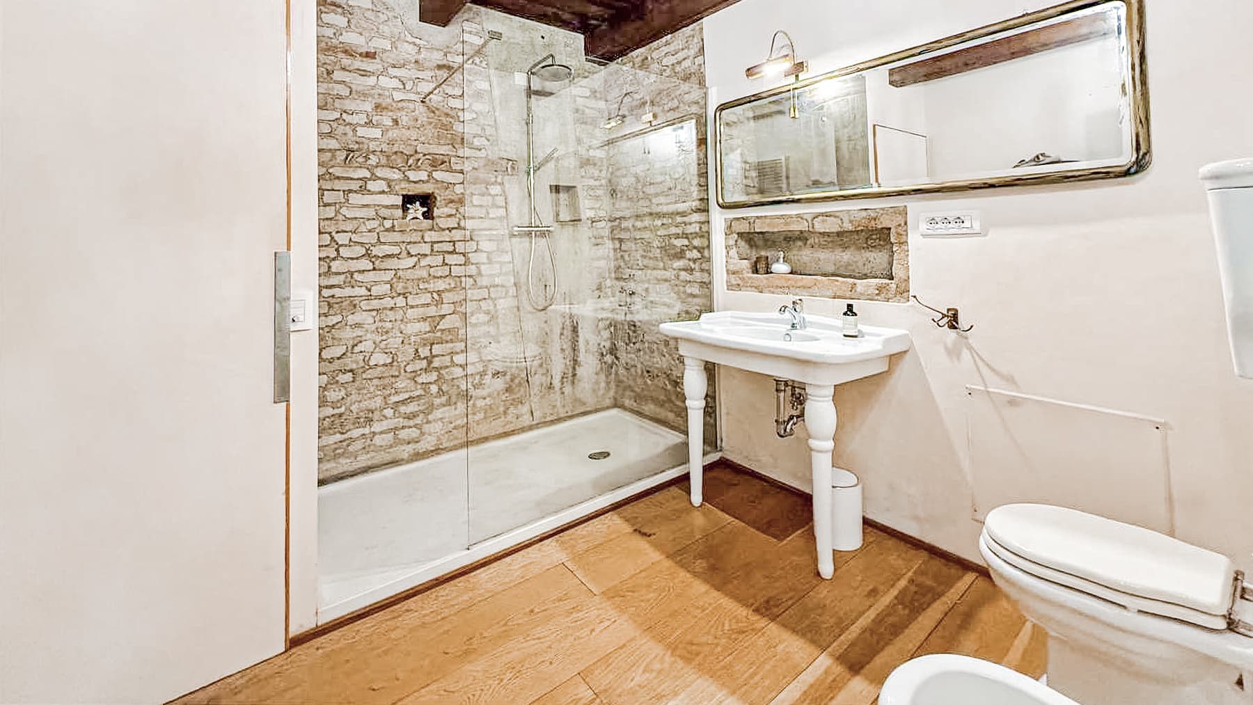 Historic Apartment in Ravenna, Emilia-Romagna Gem
