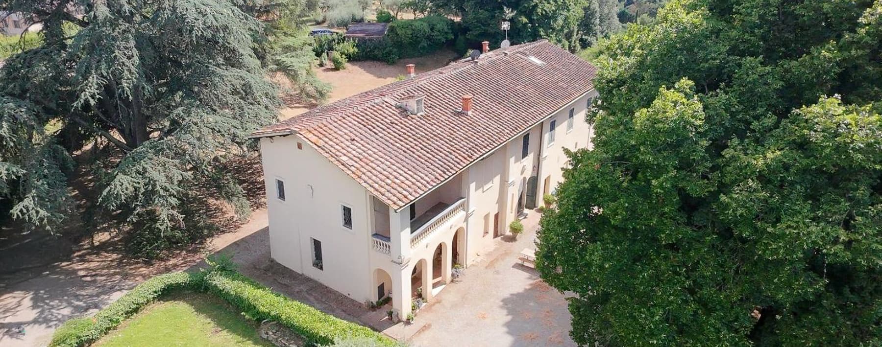 Villa storica a Siena con parco privato e oliveta