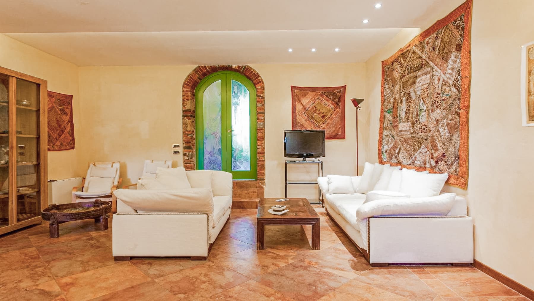 Villa di Charme con Piscina e Terreno a Lucca, Toscana