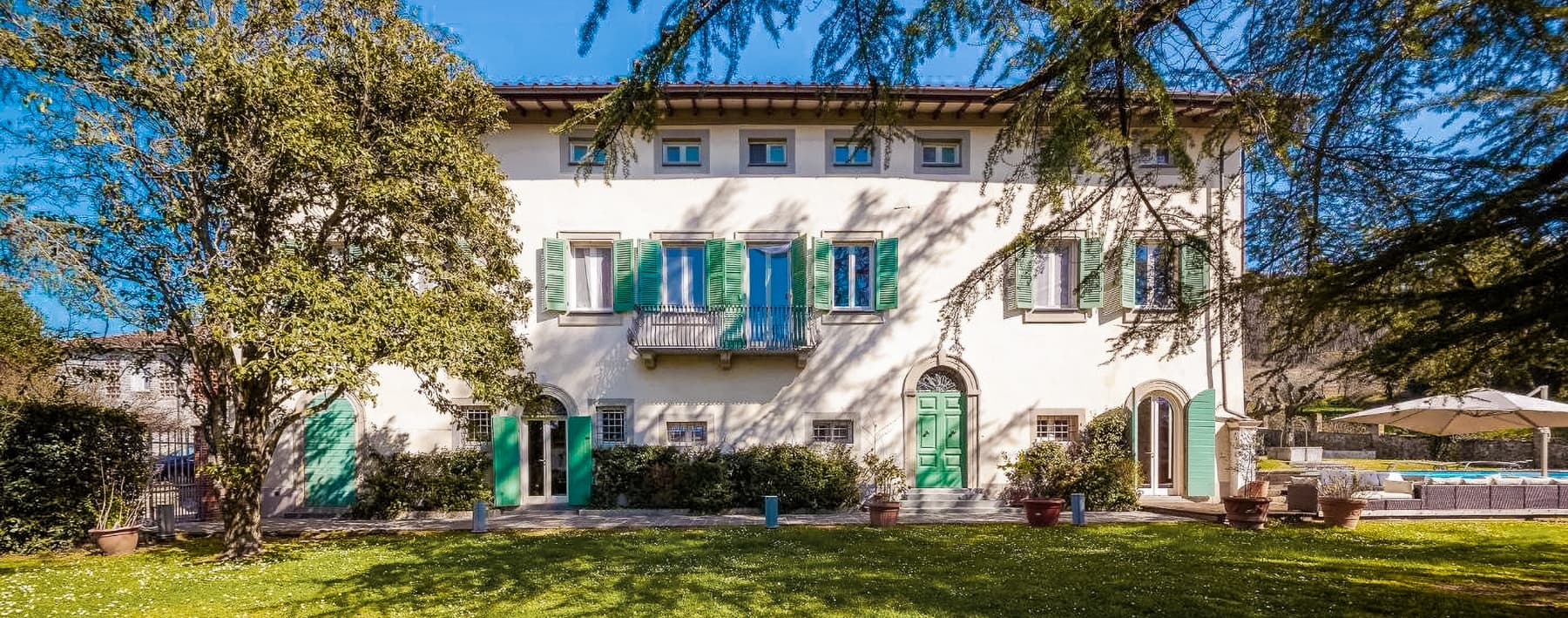 Villa di Charme con Piscina e Terreno a Lucca, Toscana