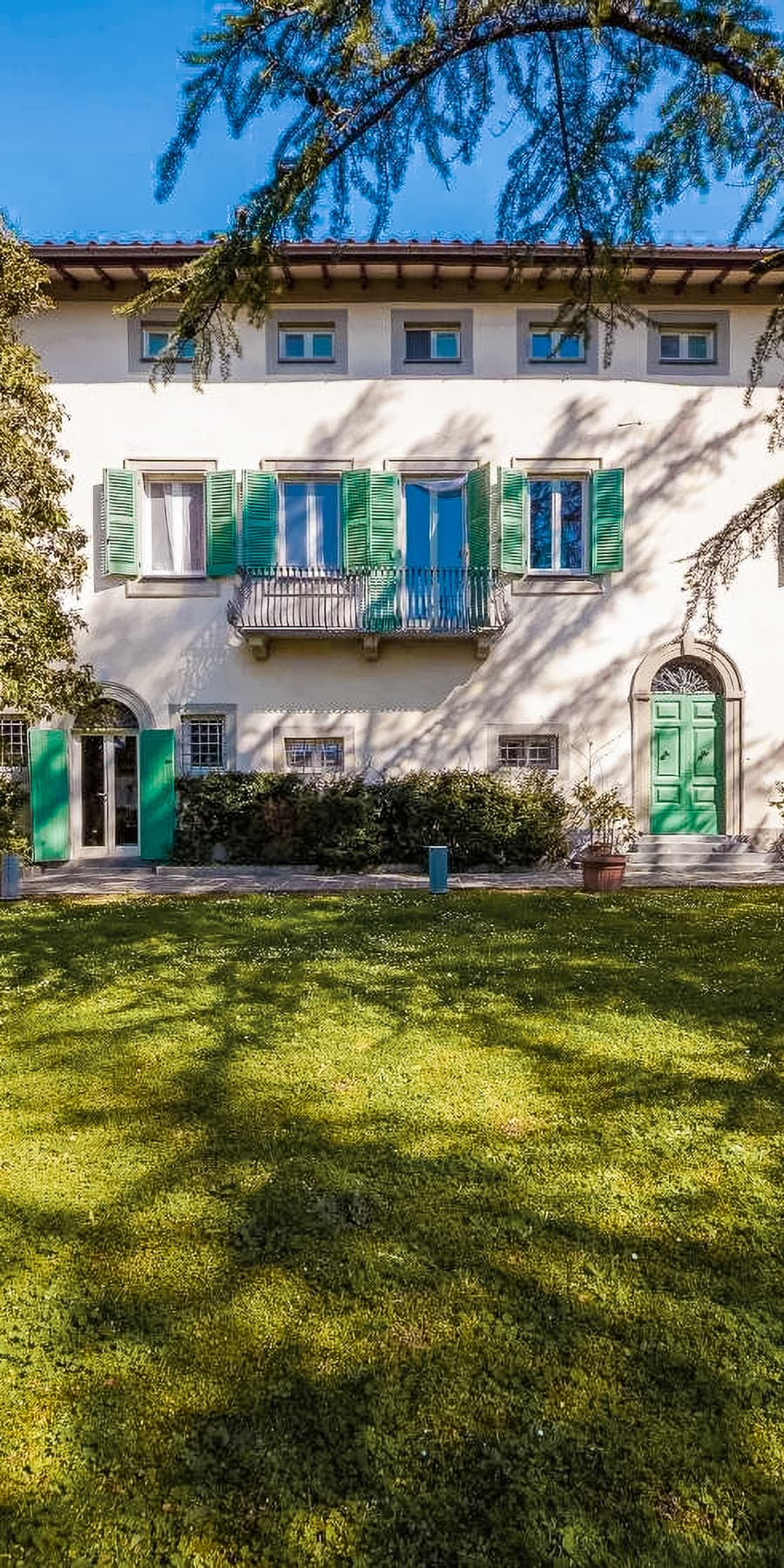 Villa di Charme con Piscina e Terreno a Lucca, Toscana