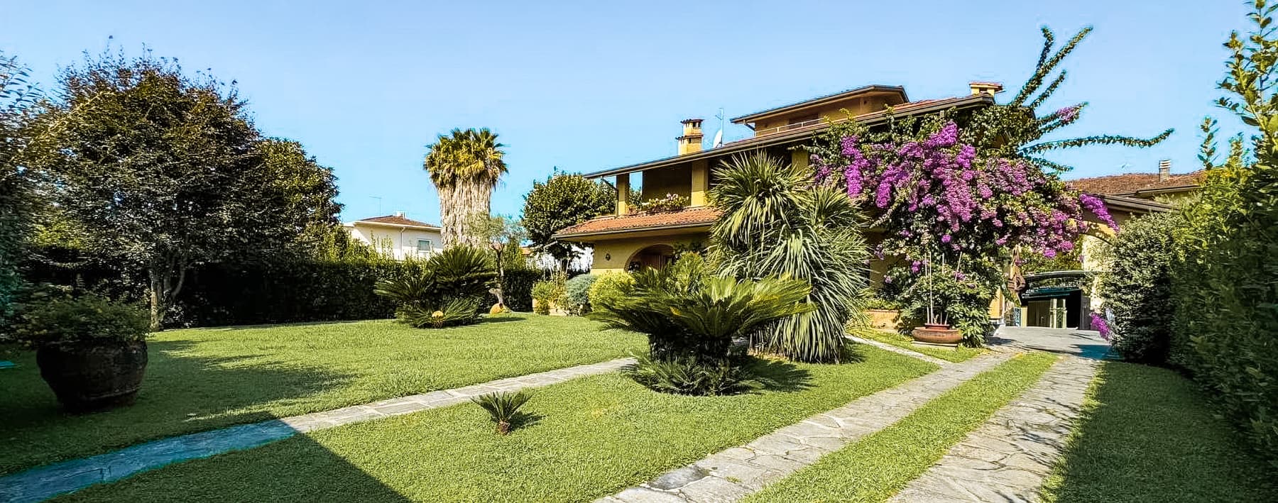 Villa esclusiva a Forte dei Marmi con ampio giardino