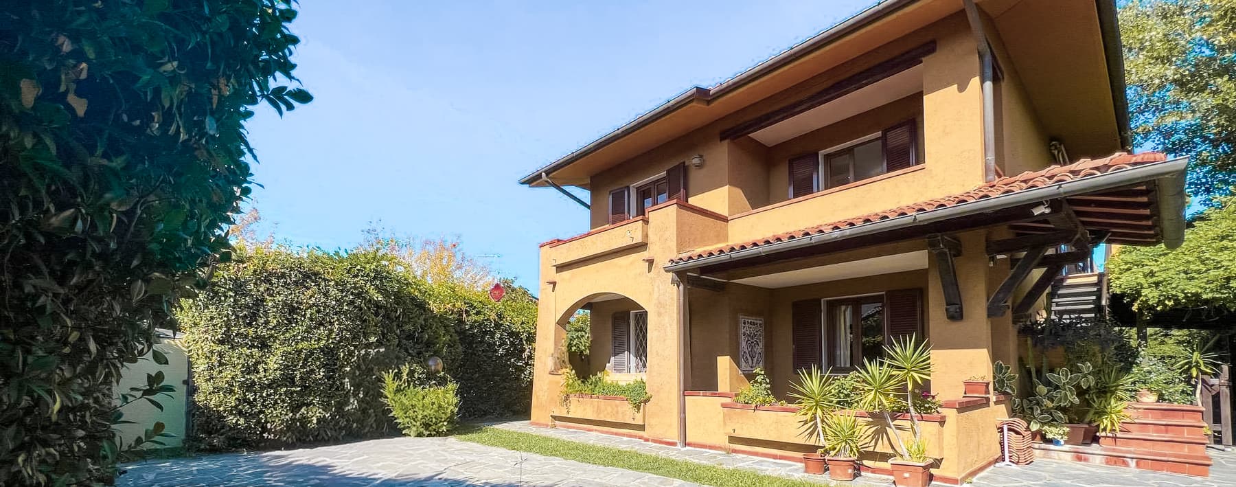 Villa esclusiva a Forte dei Marmi con giardino ampio