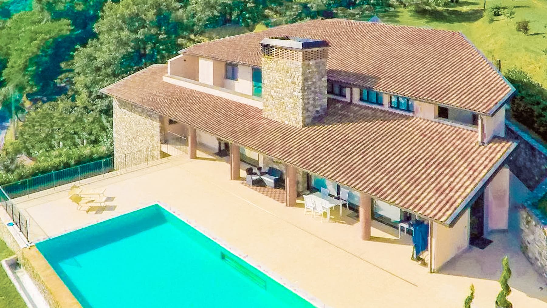 Villa con Piscina Infinity tra le Colline Toscane