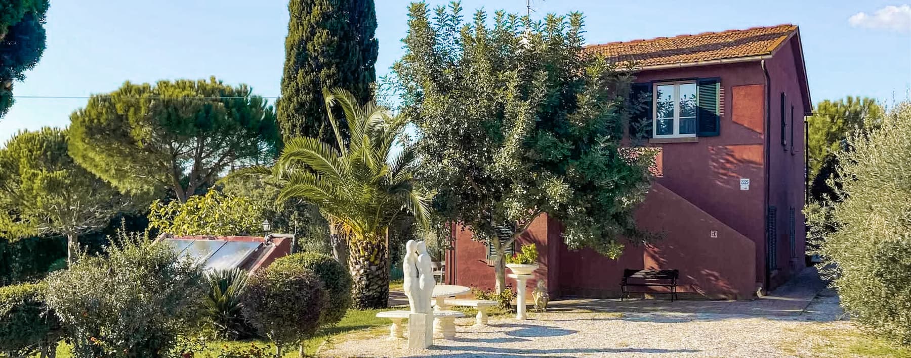 Agriturismo con piscina e vigneti a Cecina, Toscana