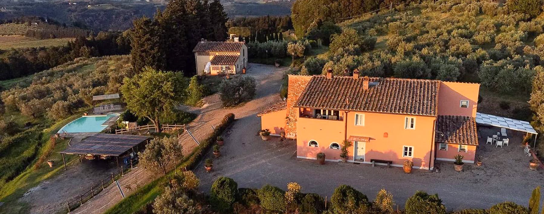 Casale con Piscina Privata nella Campagna Toscana