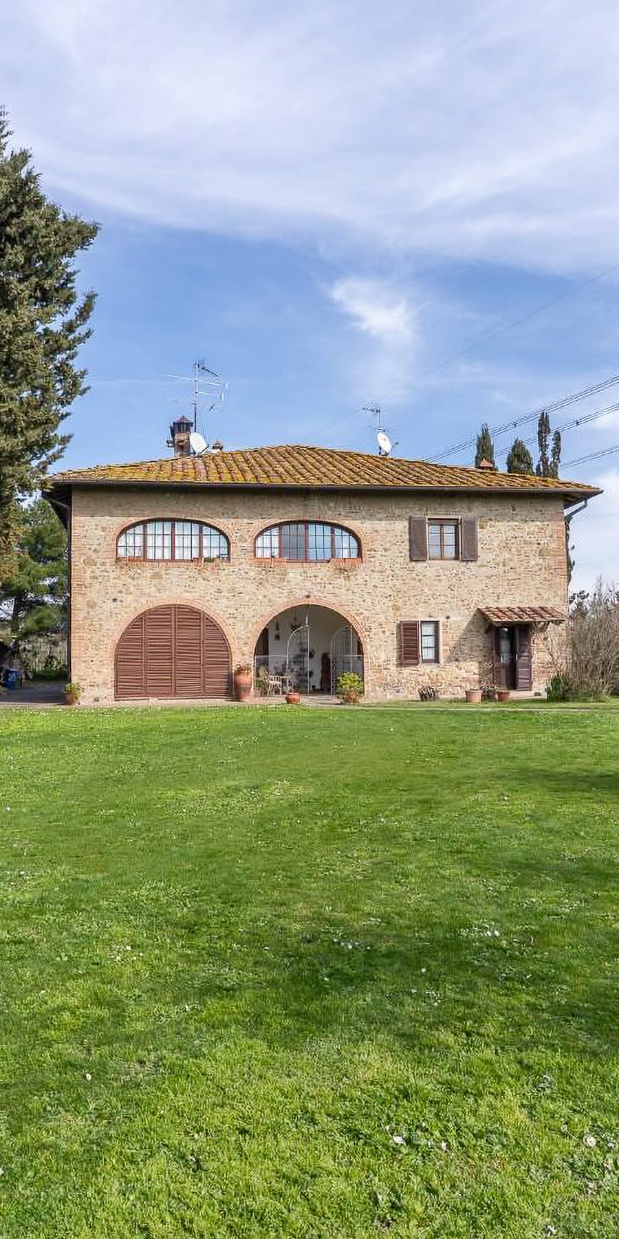 Colonica panoramica in Toscana, Montespertoli