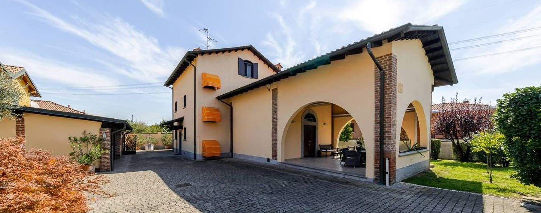 Elegant Villa Near Milan in Lombardia