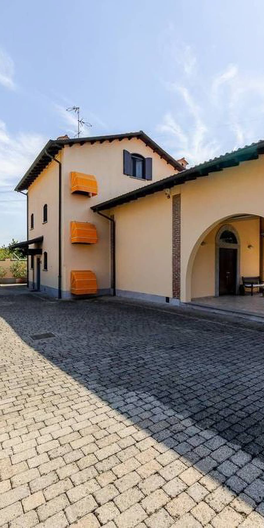 Elegant Villa Near Milan in Lombardia