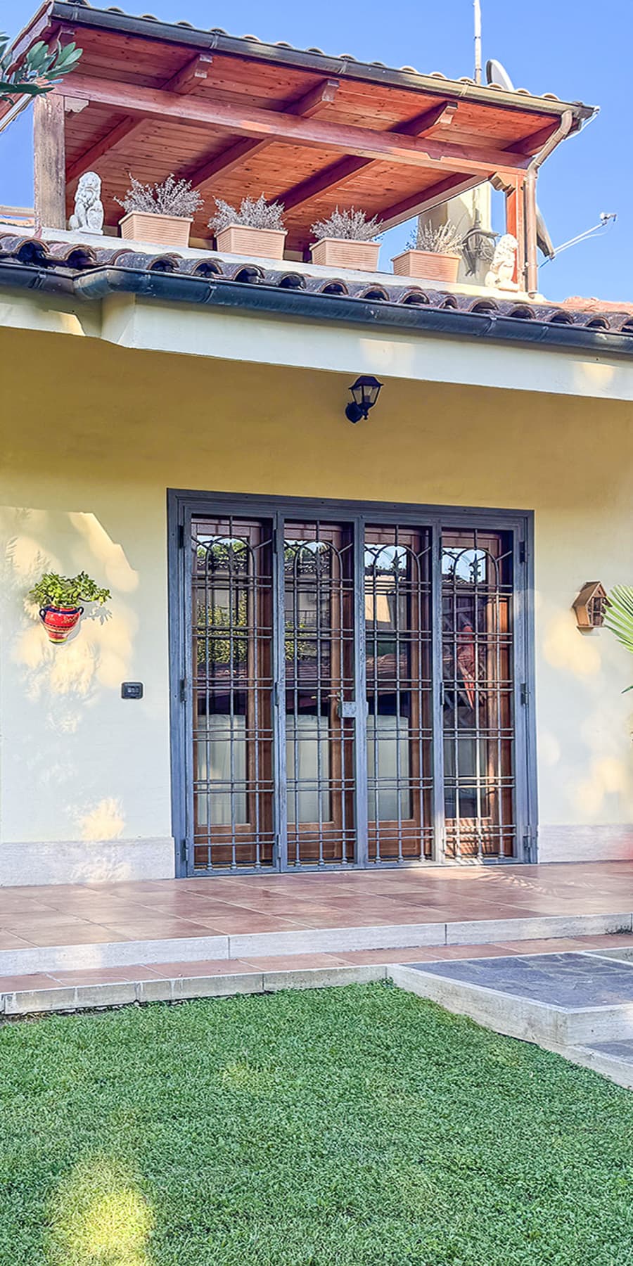 Villa bifamiliare con giardino nel cuore di Roma