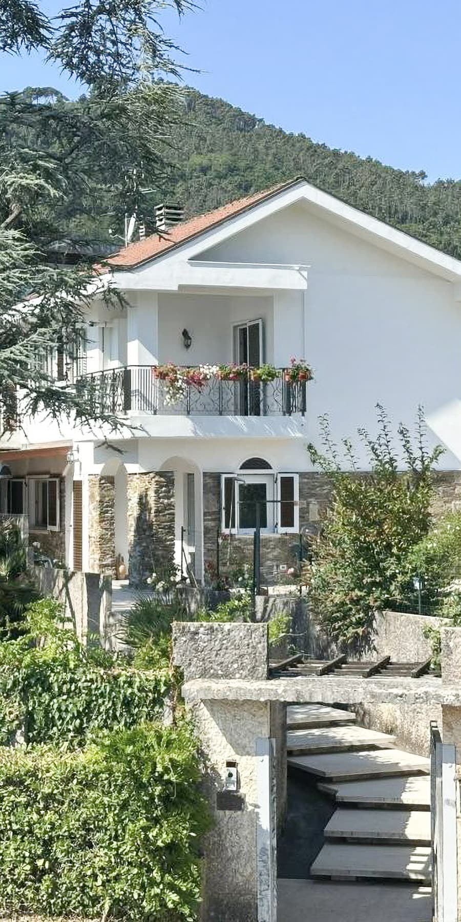 Villa panoramica con giardino ad Ameglia