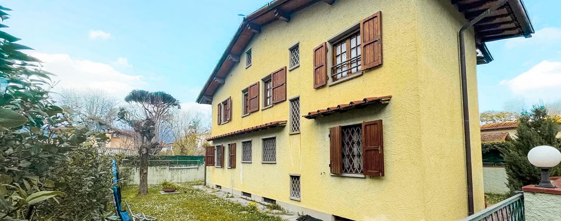 Villa singola con giardino a Forte dei Marmi, Toscana