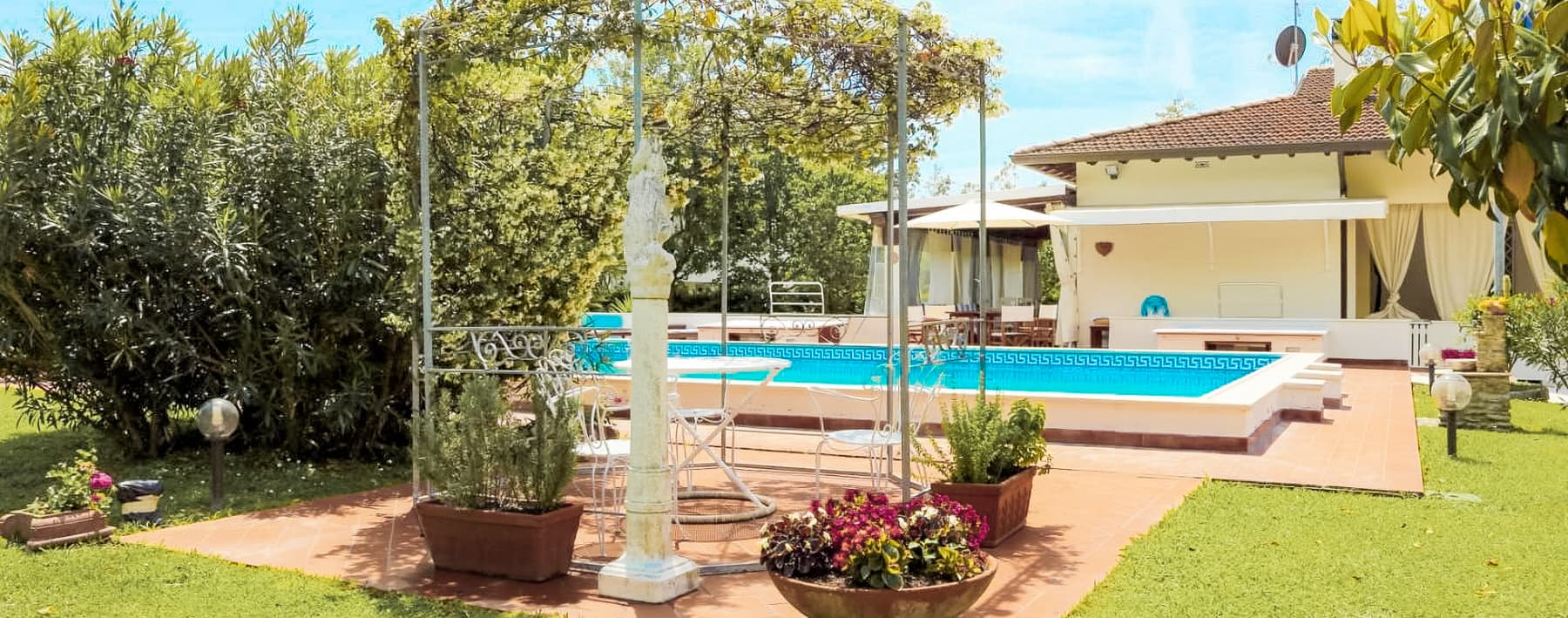 Villa signorile con piscina a Forte dei Marmi, Toscana
