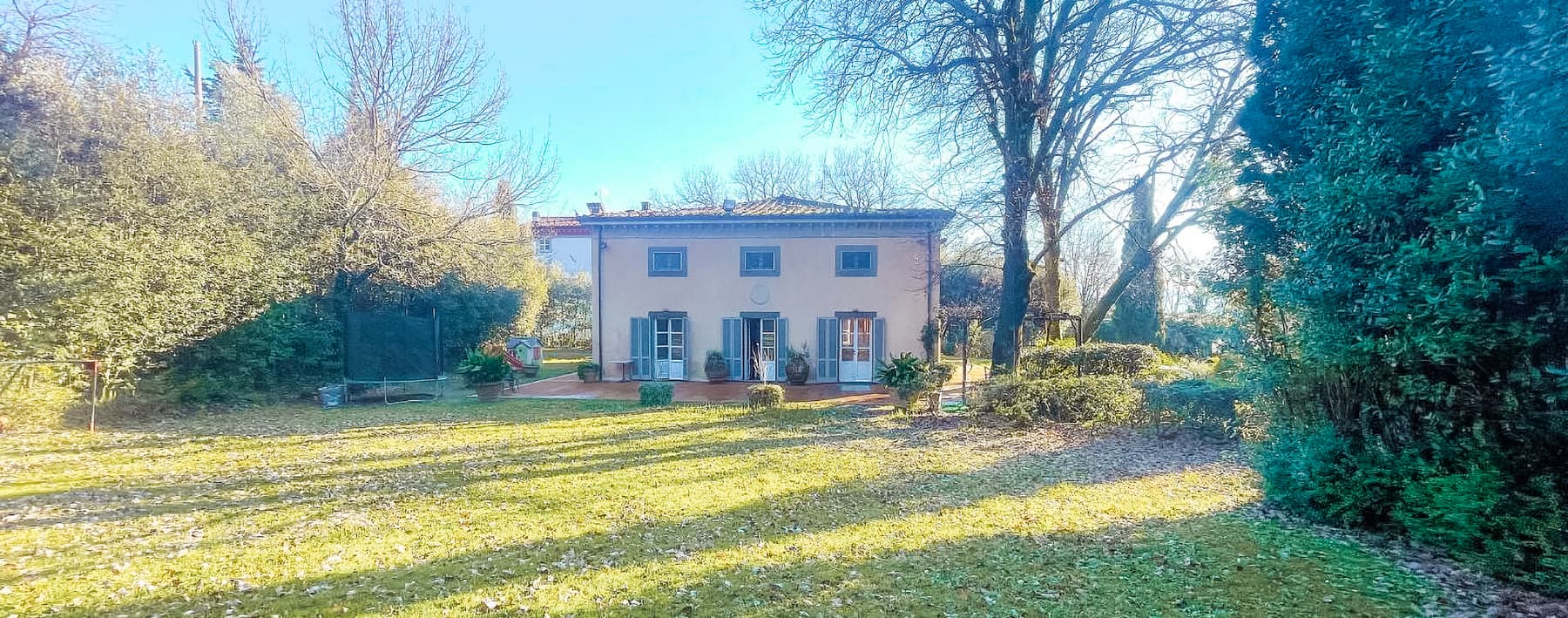 Villa storica con parco a Capannori, Toscana