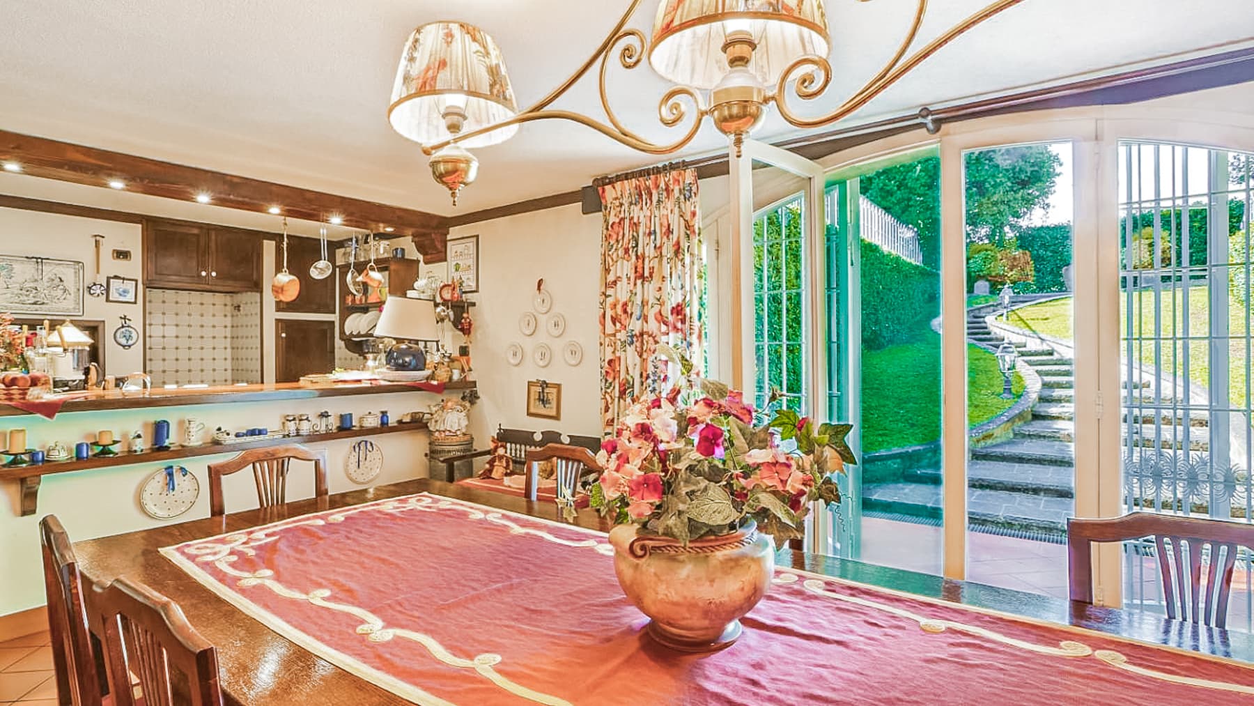 Villa a Capannori, Toscana con Piscina e Giardino
