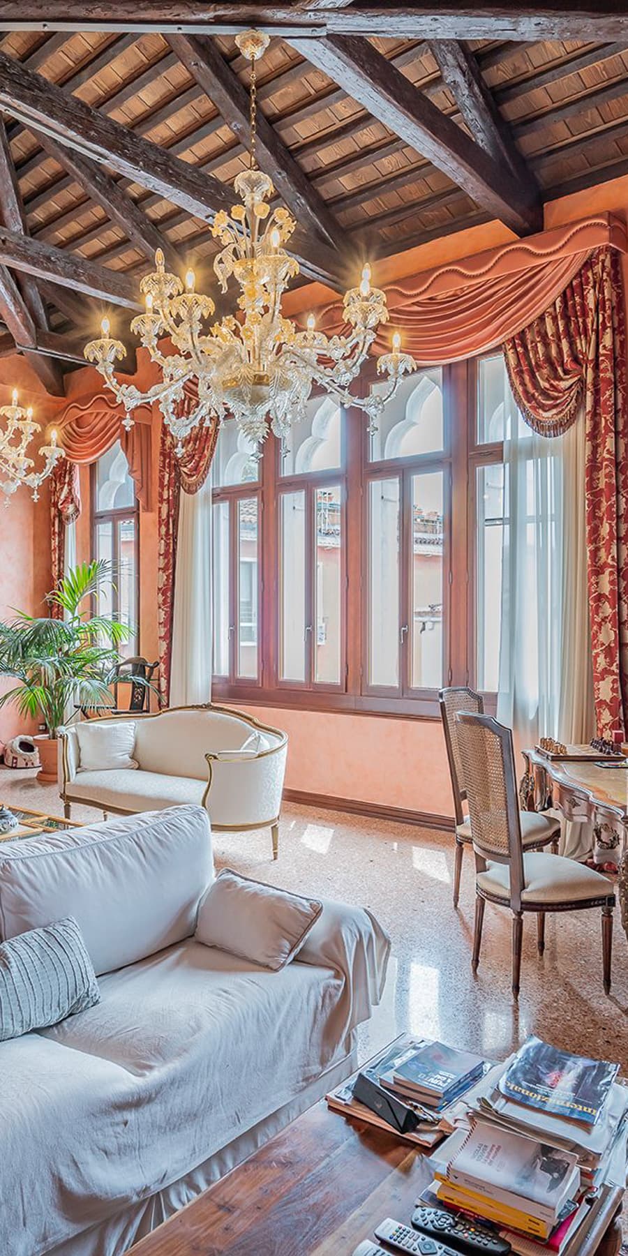 Apartment in Venice, Veneto: Charming City Living