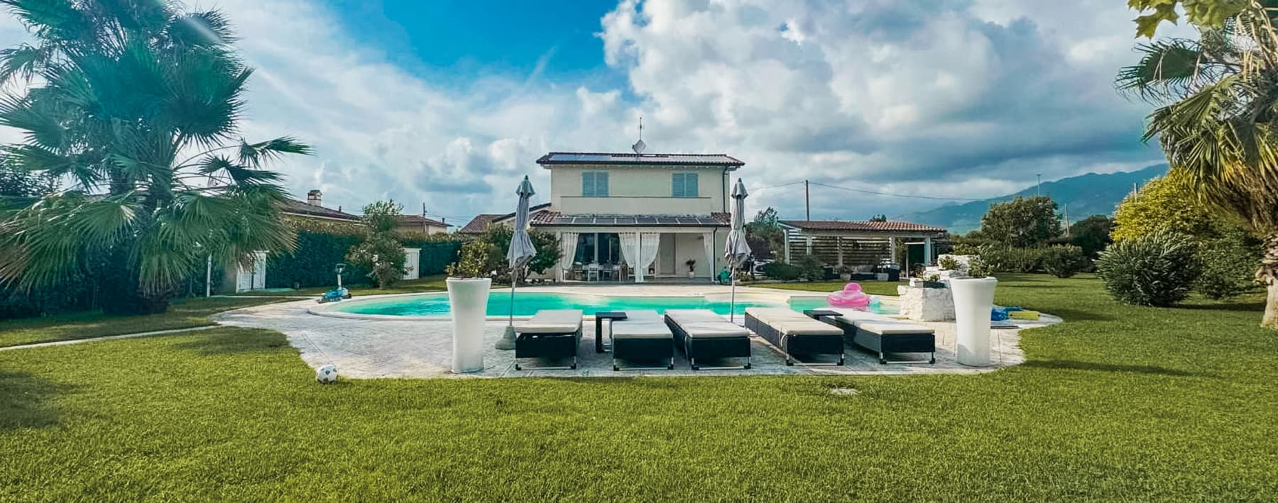 Villa prestigiosa a Camaiore, cuore della Versilia