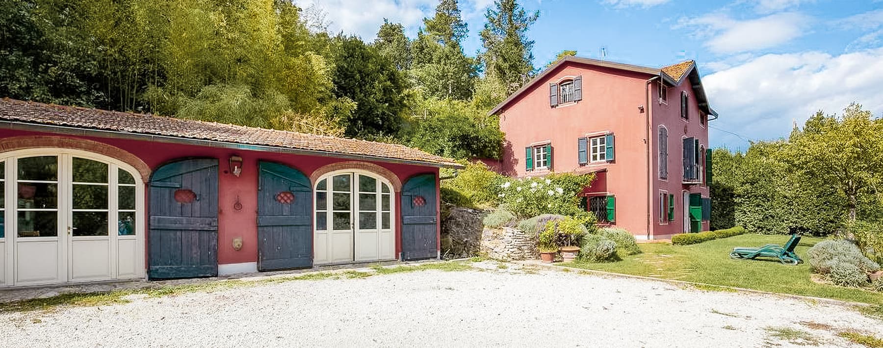 Villa con Uliveto e Vigneto nella Campagna di Lucca