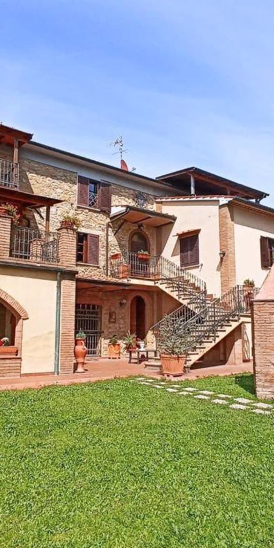 Casale elegante nelle colline toscane vicino a Cecina