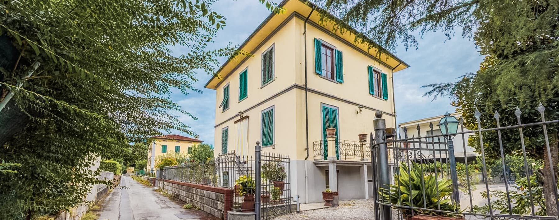 Villa con Giardino a Lucca, Toscana