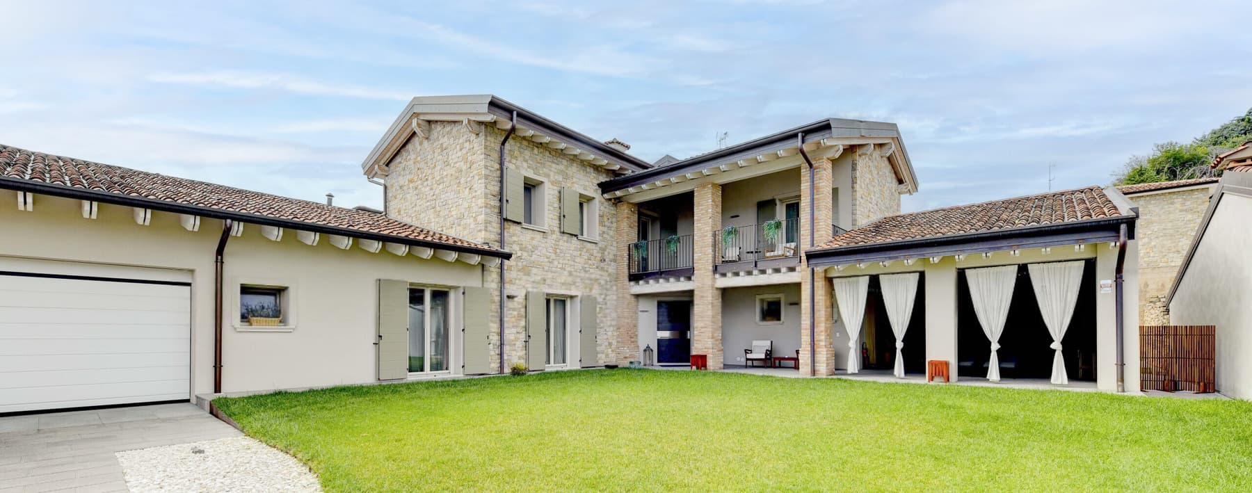 Villa contemporanea con giardino a Gussago