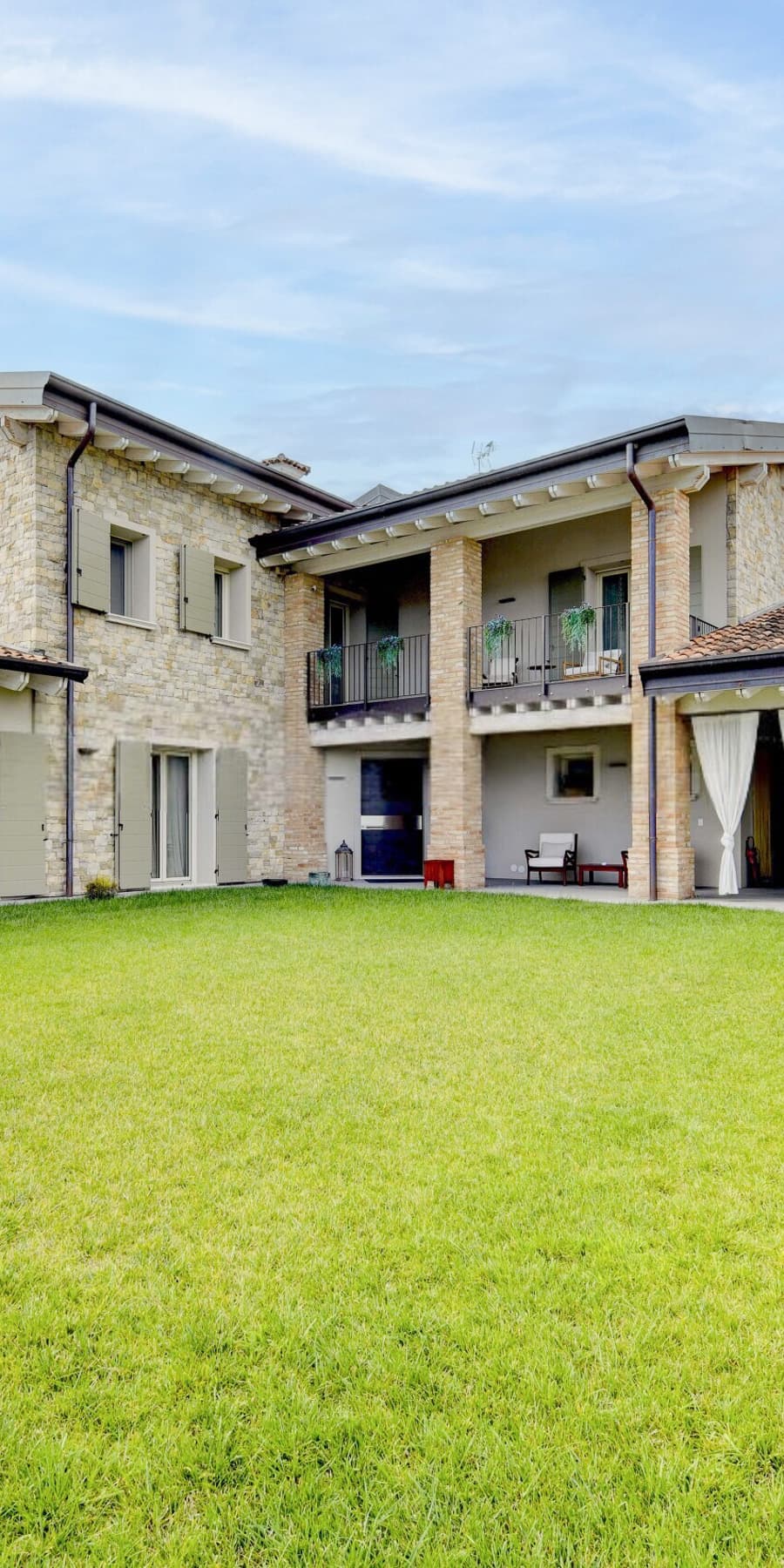 Villa contemporanea con giardino a Gussago