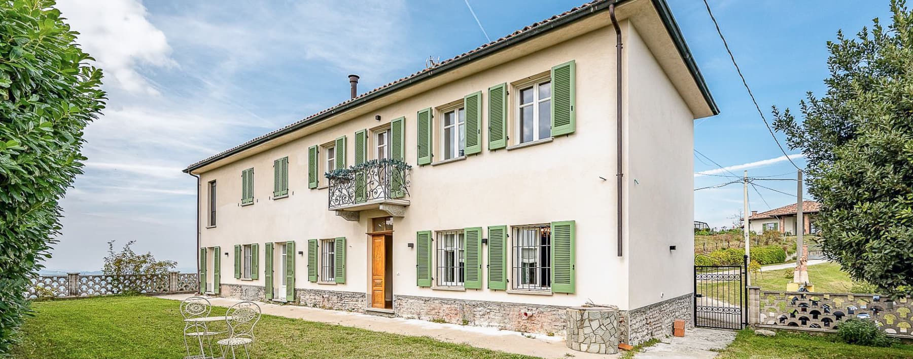 Casa indipendente a Castiglione Tinella, Langa viticola