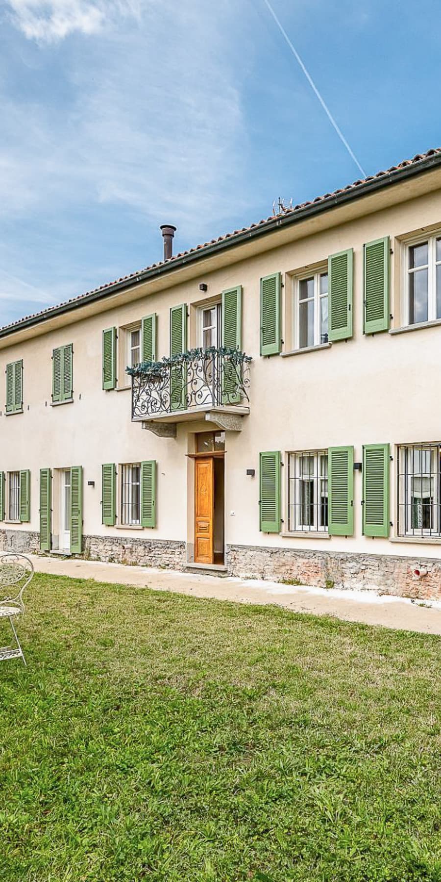 Casa indipendente a Castiglione Tinella, Langa viticola