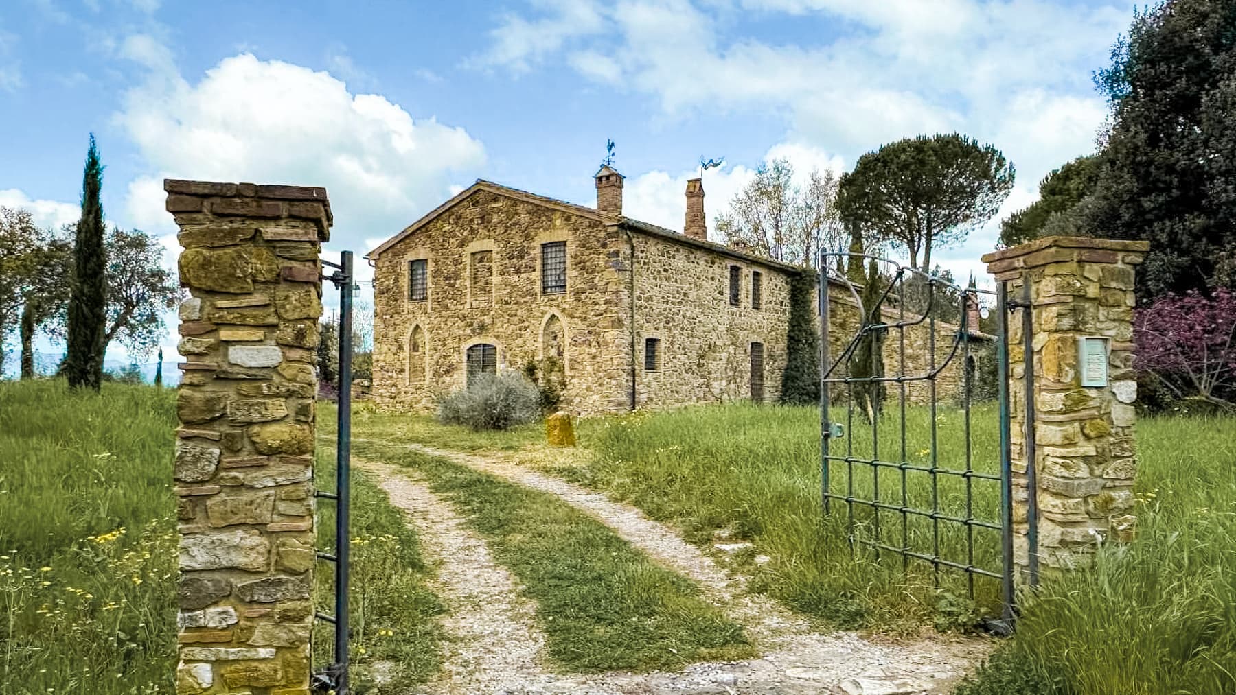 Casale in Toscana con piscina e vista panoramica a Suvereto
