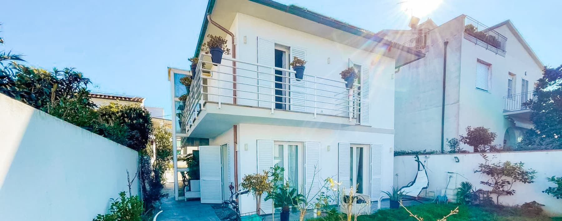 Villa indipendente con giardino a Livorno, zona Ardenza