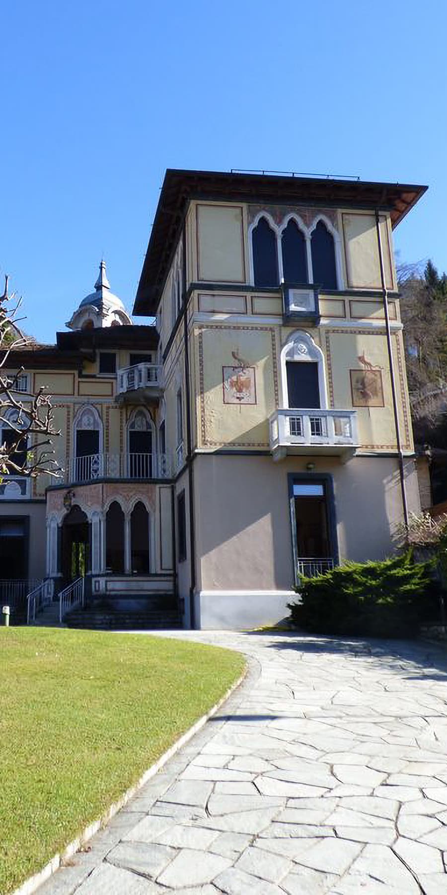 Villa fronte Lago di Como con darsena a Faggeto Lario