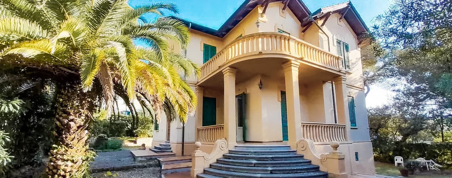Villa d'Epoca con Giardino a Livorno, Toscana