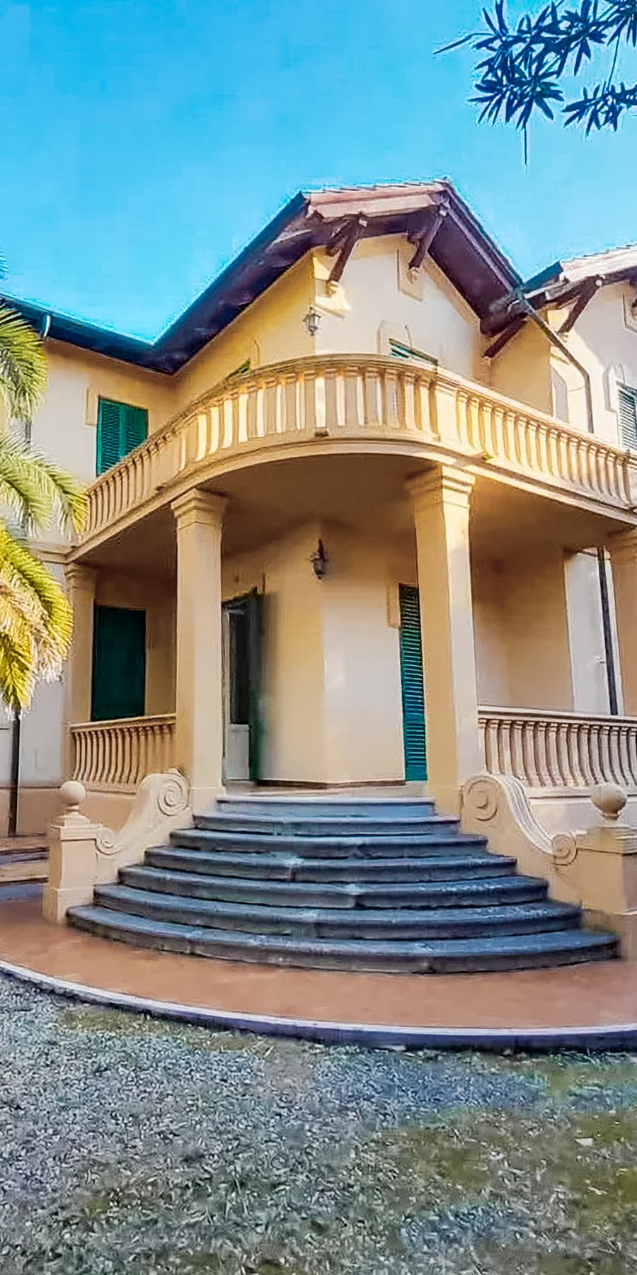 Villa d'Epoca con Giardino a Livorno, Toscana