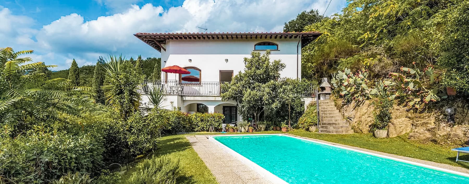 Villa con piscina e vista panoramica a Pescia, Toscana