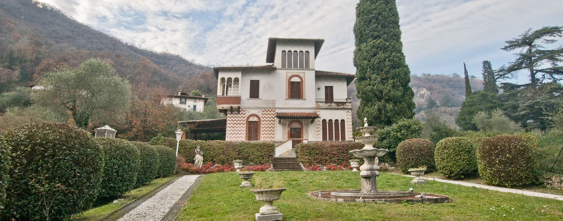 Villa storica a Colonno, Lago di Como con parco e darsena