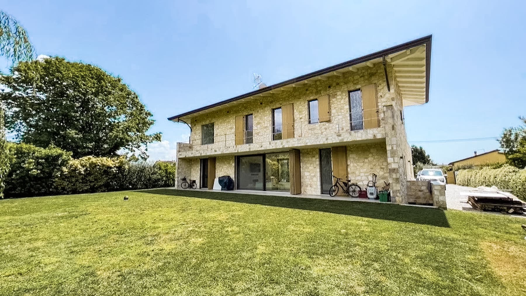 Villa esclusiva a Montignoso, nel cuore della Toscana
