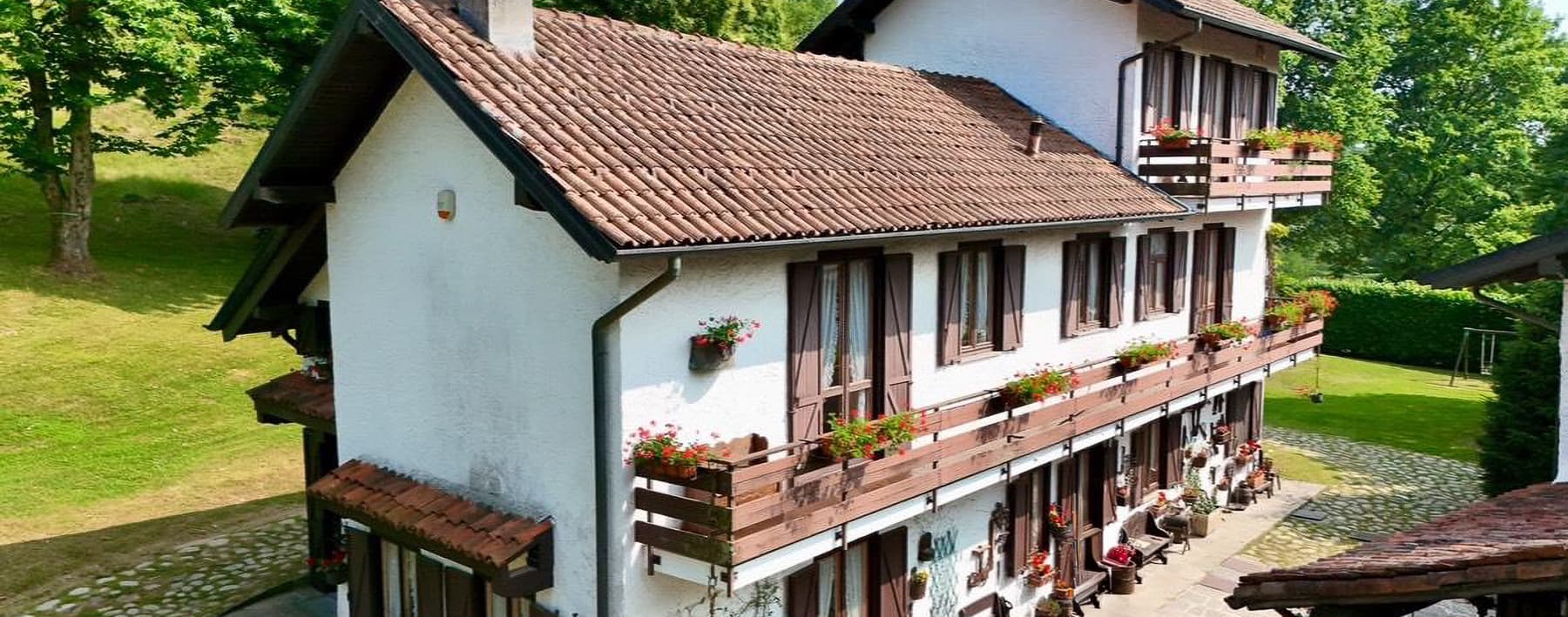 Casale ristrutturato ad Arona, immerso nel verde del Lago Maggiore