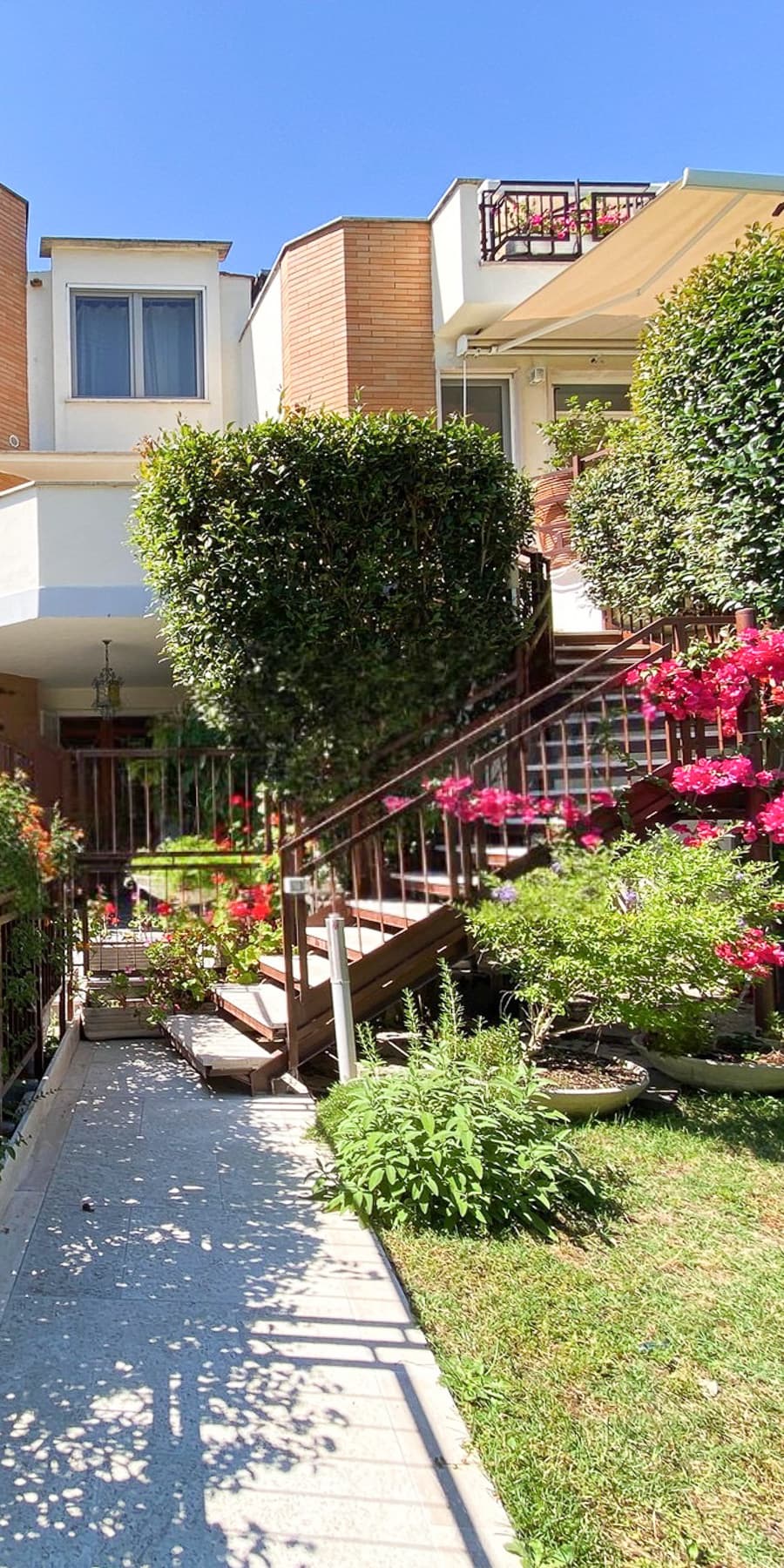 Villa unifamiliare a Roma, ampi spazi a Casal Palocco