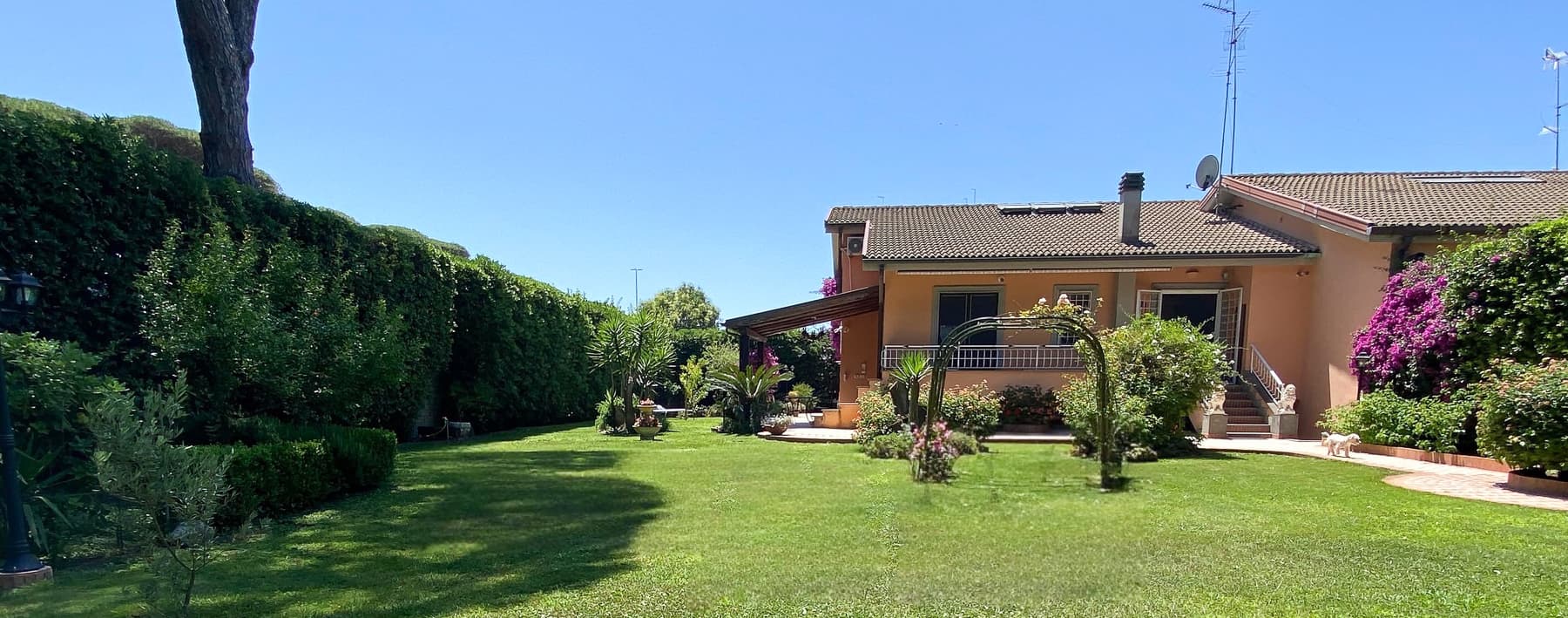 Villa con Giardino e Posti Auto a Roma