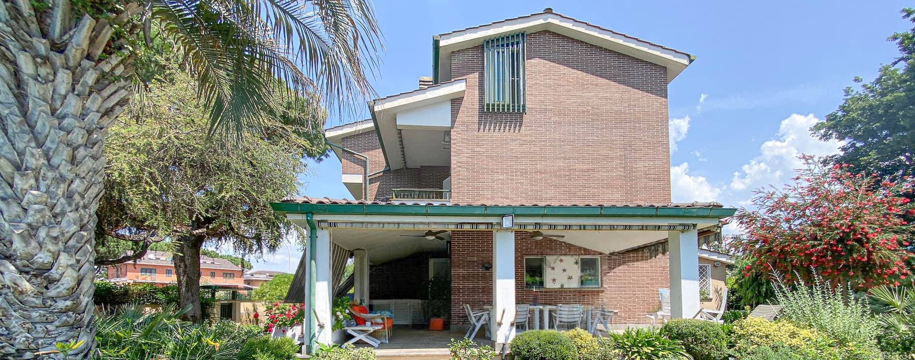 Villa con piscina e giardino curato a Roma