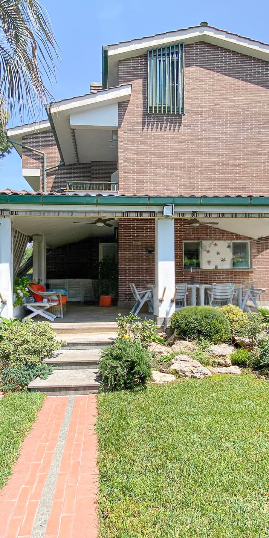 Villa con piscina e giardino curato a Roma